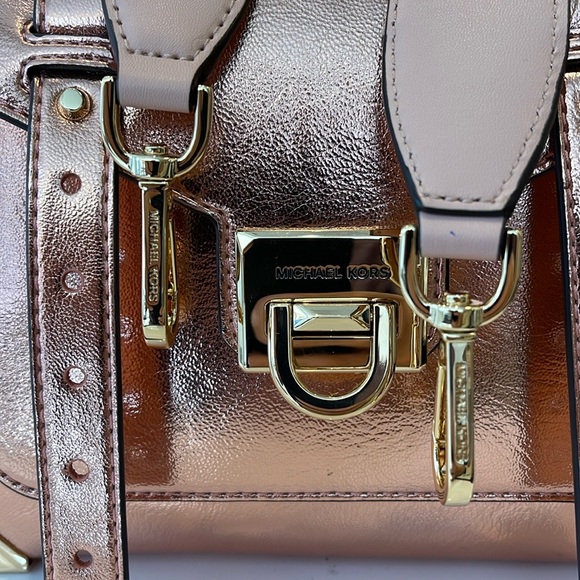 MICHAEL KORS
Manhattan Medium TH SCHOOL Crackled Metallic Leather SATCHEL
NWT - Picture 7 of 16